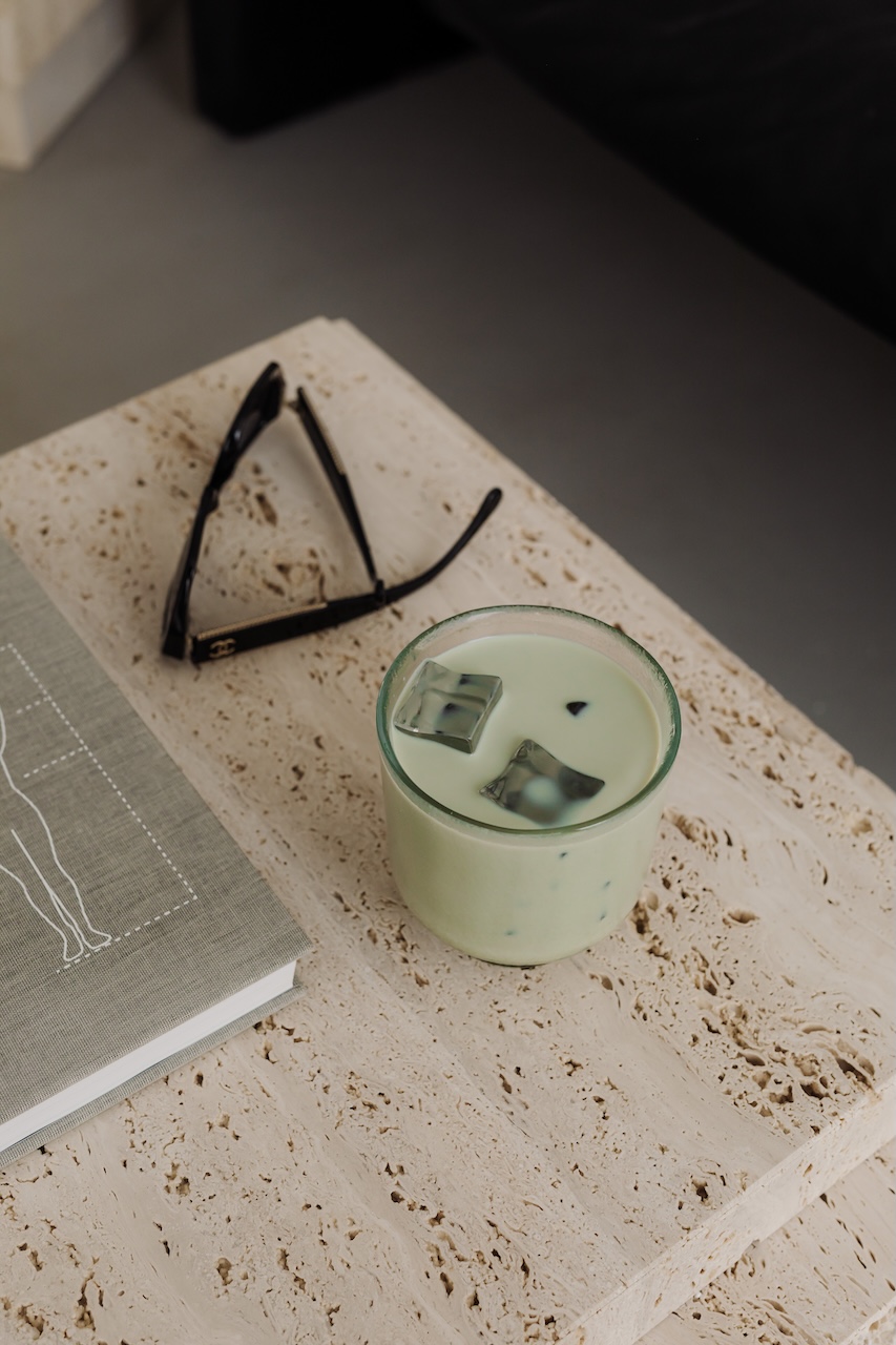 kaboompics_travertine-coffee-table-with-matcha-latte-and-sunglasses-minimalist-interior-37329